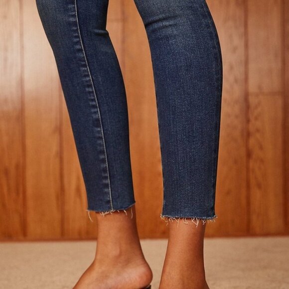 Aritzia Denim Forum The Nico Mid Rise Skinny Crop Size 26 - Picture 5 of 13